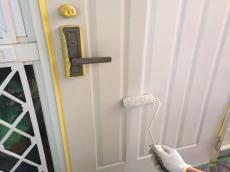 玄関ドア　塗る