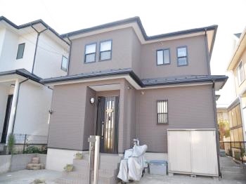 お悩みだったシーリング、高耐候の変性シリコンを使い外壁やサッシまわり、入隅の打ち替えを行いました。