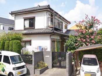 高い耐候性と低汚染性に加え、イニシャルコストやランニングコストの２つを削減できるフッ素樹脂塗料。