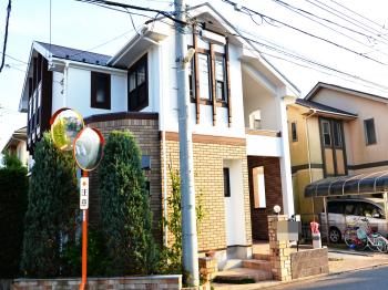 屋根は、限りなくフッ素に近い塗料で塗装し、外壁は汚れにくい塗料で仕上げました。