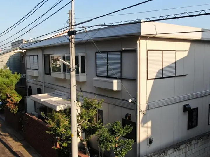 外壁の色褪せや剥がれ、色褪せがありました。