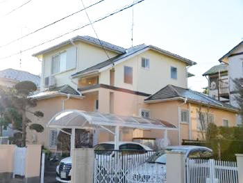 【光触媒】の分解力で汚れの付着力が弱まり、親水性によって汚れを洗い流す塗料で外壁塗装しました。