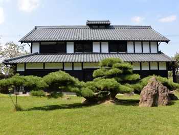 白アリ駆除をしていただいた方の紹介で知り、営業の対応がよかったので決めました。