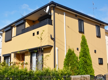 外壁は泥汚れや雨筋、水濡れによるカビや藻の発生を抑制し、塗膜の美観を長期にわたり保ちます。