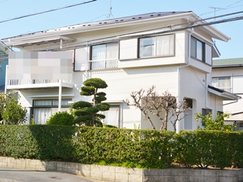 外壁は、紫外線や熱などの劣化要因に強いシロキサン結合をもつ塗膜が塗装直後の美しい仕上がりを長く保ちます。屋根はクリヤー仕上げで高耐候性を発揮します。