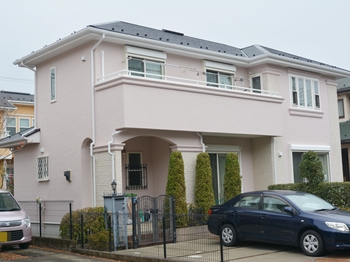 外壁は撥水性と耐候性に優れ、長期にわたり撥水性を維持します。防藻、防カビ効果があり、いつまでも美観を保ちます！