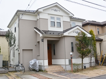 艶消しの塗料を使用し、色あせしにくく、素敵な外観に仕上がりました。