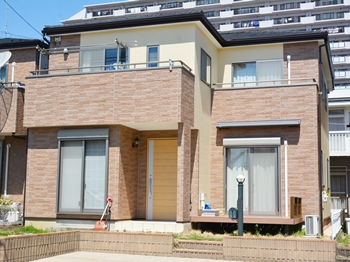 水性の無機系塗料で、外壁塗装を行いました。キレイな仕上がりを長持ちさせるため、汚れが付きにくい美観維持の塗装。