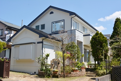 マイクロパウダー技法で細粒子化しシルクのような、滑らかな艶消しの仕上がりで、経年劣化における塗膜のわれを軽減し、資産価値を守ります。