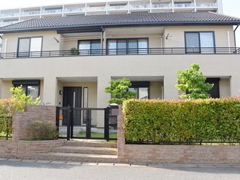 外壁塗料に使用した塗料は、フッ素樹脂塗料なので長持ちする仕上がりになりました。