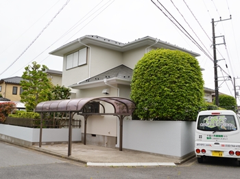 外壁は遮熱効果に優れた塗料です。赤外線を効率的に反射することで、室内の温度上昇を和らげます。