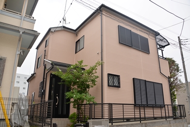 塗膜表面が静電気を帯びにくく、水になじみやすい性質で、汚れと塗膜表面に水が入り込み汚れを洗い流すことにより長期により美観を保ちます。