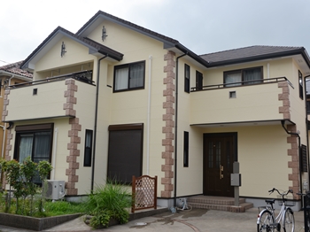 外壁は、低臭タイプでかびや汚れの付着を抑え、長期にわたって美観を保ちます。屋根は、クリヤー仕上げで高耐候性に優れています。