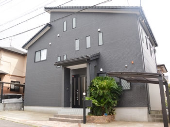 高耐候性シリコンクリヤーによりチョーキングが発生しにくく、陽光のきらめきにより豪華な彩りを演出します。