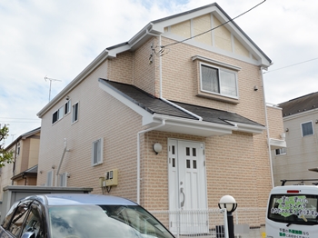 外壁の塗料は、高い光沢を維持し変色が少ないです。また、塗替えが少なく環境への負荷低減にも貢献します。