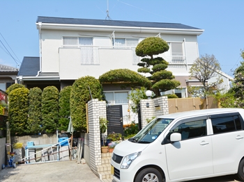 外壁は親水性の高い無機の塗膜が汚染物質を寄せ付けず、雨水で汚れを落とすしやすくします。