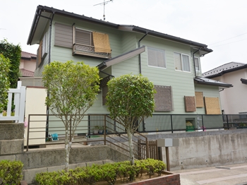 外壁はセラミック複合の特殊技術により、汚染防止に優れた塗料を使用しています。屋根は、紫外線などの劣化を防ぎ、耐候性に優れます。