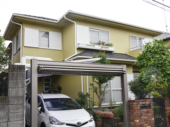 外壁は親水性塗膜なので汚れが付着しても雨水で徐々に流され、高レベルの低汚染性を発揮します。