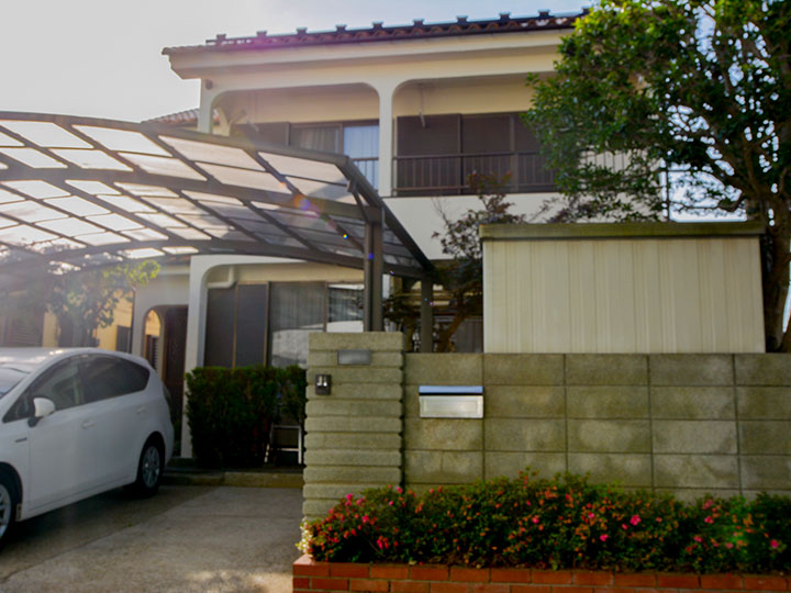 紫外線や熱などの劣化要因に強い塗料で塗装し、美しい仕上がりを永く守ります。