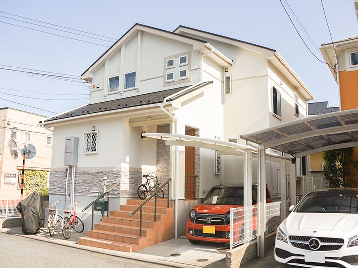 外壁に使用した塗料は、独自の光安定化技術から生まれた塗膜がいつまでも美しい壁面を保ち、大切な建物の資産価値を向上させます。