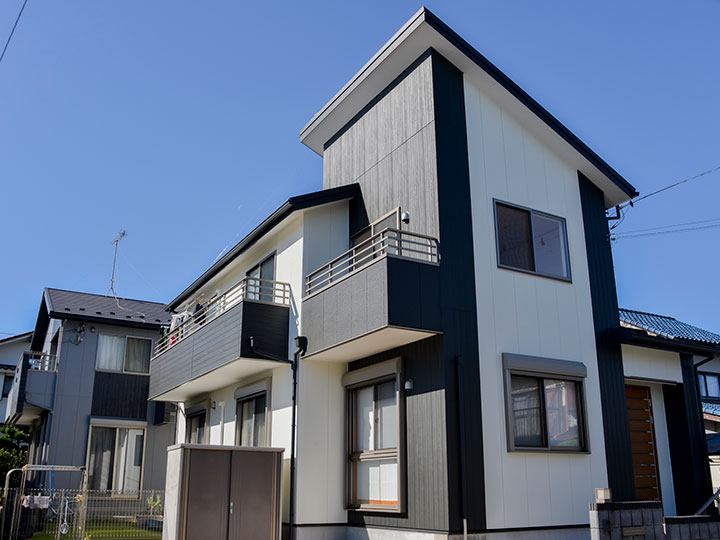 外壁のお色をガラリとかえ、スタイリッシュにかっこよく生まれ変わりました。