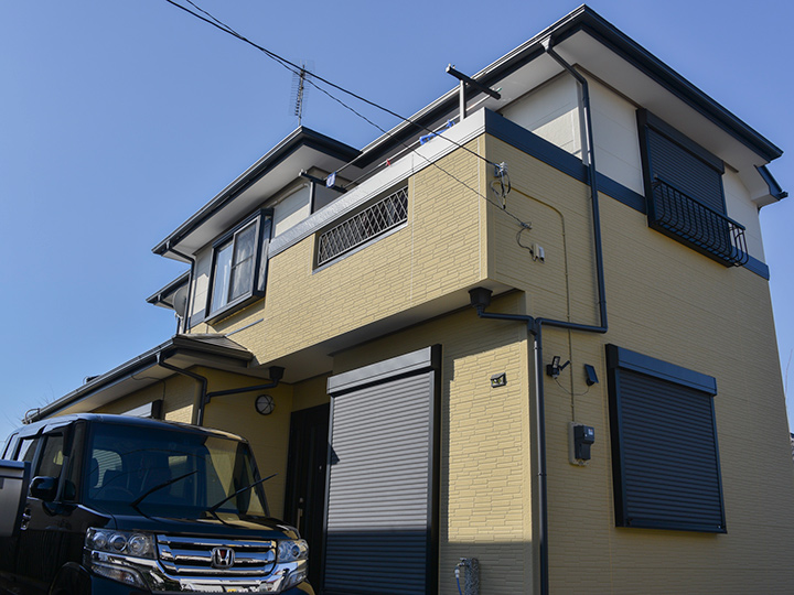 屋根に使用した塗料は、猛暑や酸性雨など過酷な異常気象による屋根の劣化から、少しでも長く守り美観を保てる優秀な塗料です。