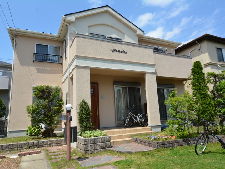 屋根は、撥水性、耐久性、耐候性が高く、今後予想される高温・多湿・高紫外線などの厳しい自然環境から建物を守ります。