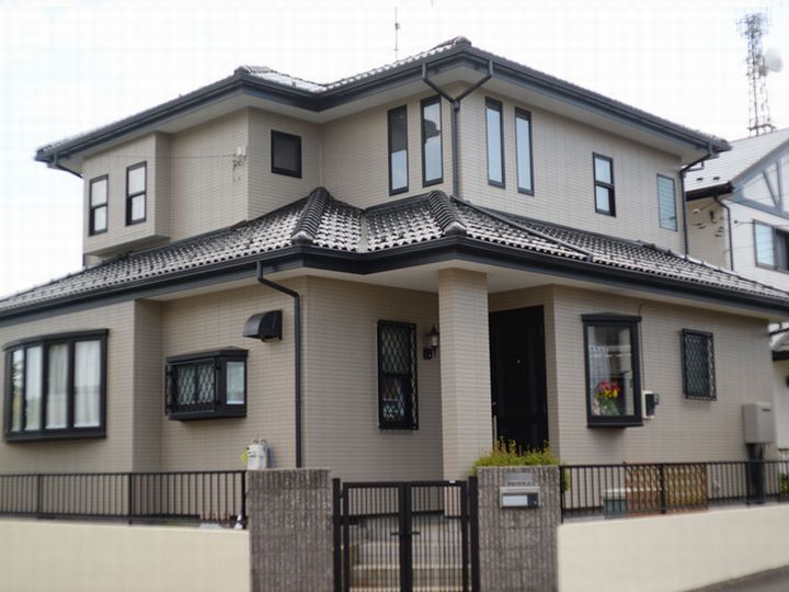 汚れの目立ちにくいお色で塗装し、落ち着いた暖かみのある上品なお家に生まれ変わりました。