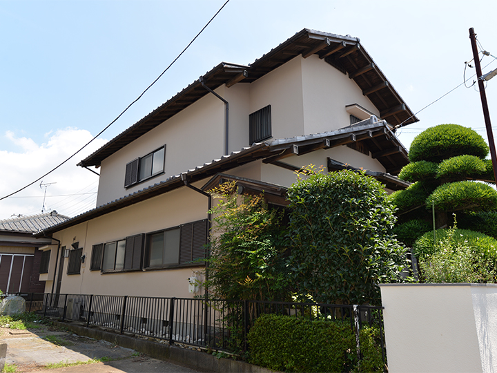 外壁はシリコーン樹脂特有の透湿性を有し、環境に優しい水性、低臭タイプです。優れた撥水性でカビや汚れの付着を抑え美観を維持します。