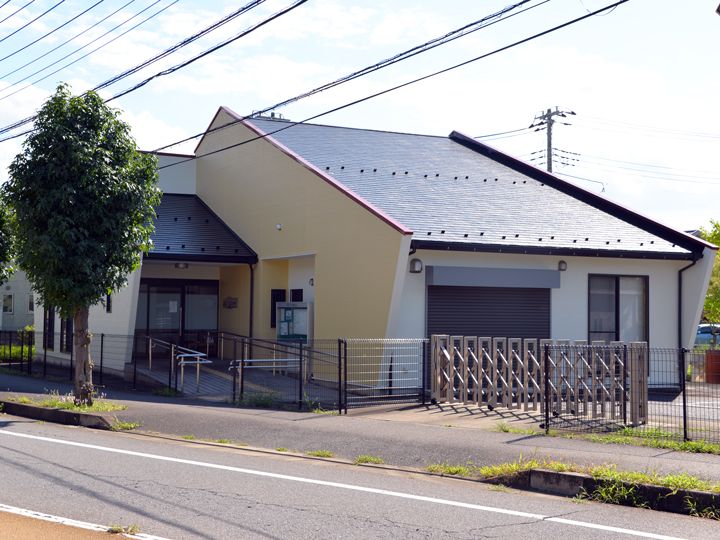 外壁は、最上位品フッ素に迫る高耐候性で建物を長期にわたり保護します。カビや藻が付着しにくく環境に優しい塗料を使用しています。