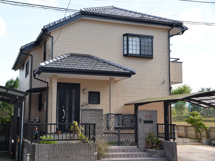 外壁は、紫外線や雨風に強い塗膜性能に加え、塗膜の劣化を促進させる発生源を抑制する為、美観を永く保ちます。