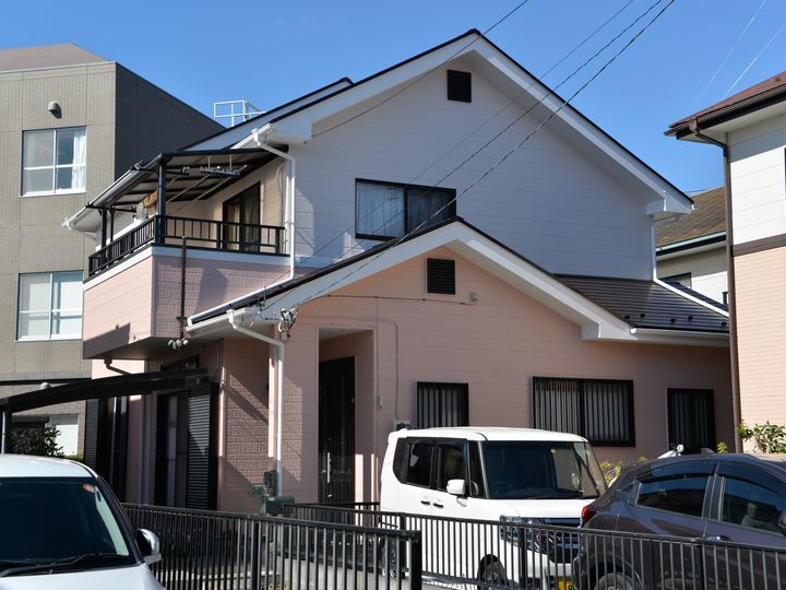 外壁は低汚染物質でコーティングすることにより汚れが付着しにくくなり、親水性の向上により雨水で汚れが落ちやすくなっています。