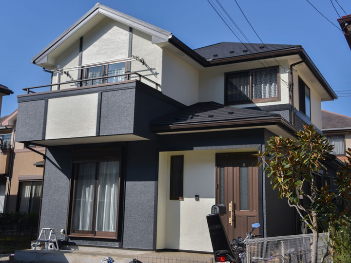 外壁は、汚れがつきにくく、柔軟性に優れた塗膜でひび割れリスクを軽減します。防カビ・防藻性を有しカビや藻の発生を防ぎます。