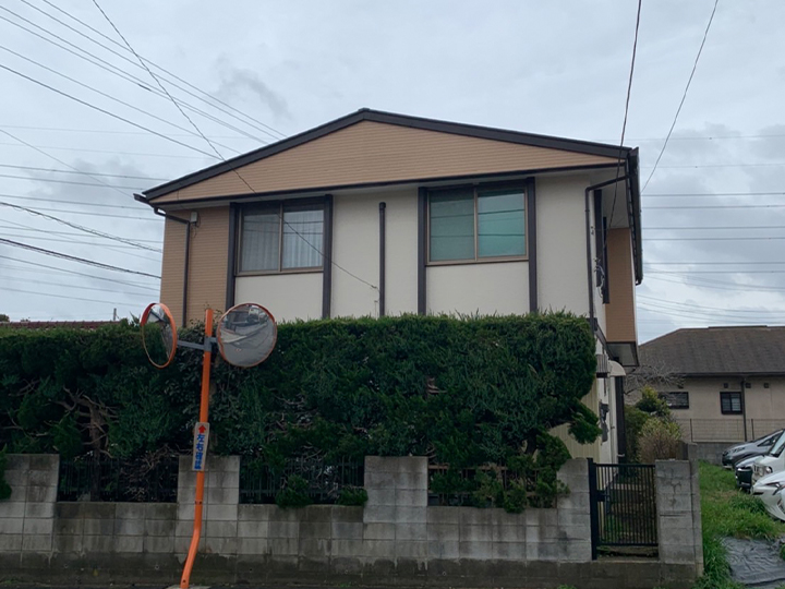 屋根は、太陽光の紫外線エネルギーより強い結合力を持つ樹脂とラジカル制御を融合した塗料で、厳しい自然環境から大切な家を守ります。