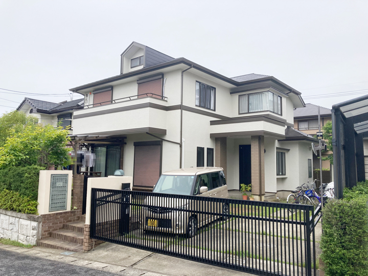 外壁は、最新のセラミックハイブリッド技術により雨水で汚れが落ちやすくなるなど親水性が高い塗膜を形成し超低汚染性を発揮します。