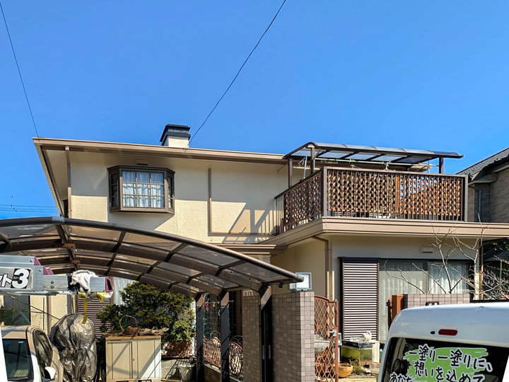 外壁は、紫外線による塗膜の劣化を防ぎ厳しい自然環境から外壁を長期にわたり維持し保護します。