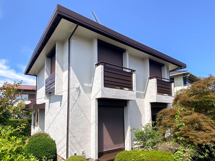 外壁は、最高位品フッ素に迫る高耐候性で、紫外線による塗膜の劣化を防ぎ外壁を長期にわたり維持し保護します。