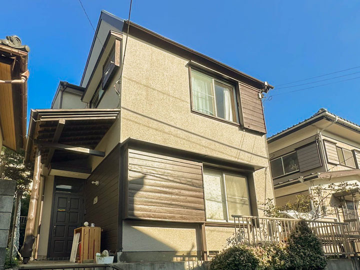 外壁は、紫外線が当たることで発生する劣化の原因物質の発生を根本的に抑え、耐候性を飛躍的に向上させます。