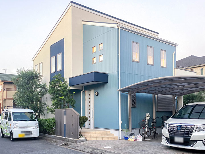 外壁は、無機の有する艶消しの自然なしっくい調仕上げです。吸水防止性と撥水性でカビや汚れの付着をおさえ、汚れやすいレンジフード下も綺麗な状態を維持します。