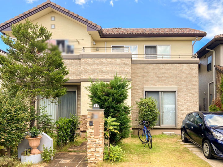 外壁は、表面に付着した汚れを雨が浮かせて流すことができます。さらに防カビ・防藻性があり嫌なカビ菌や藻の発生を長期にわたり抑制することができます。