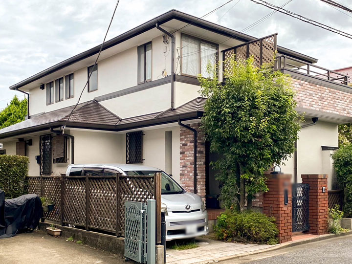 屋根は、撥水性・耐久性・耐候性に優れ、雨や紫外線などの厳しい自然環境から大切な家を守ります。