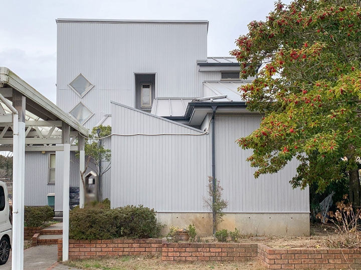 外壁は撥水性が高く汚れを付着しにくい塗料で塗り替えました。全体が明るく綺麗に仕上りました。