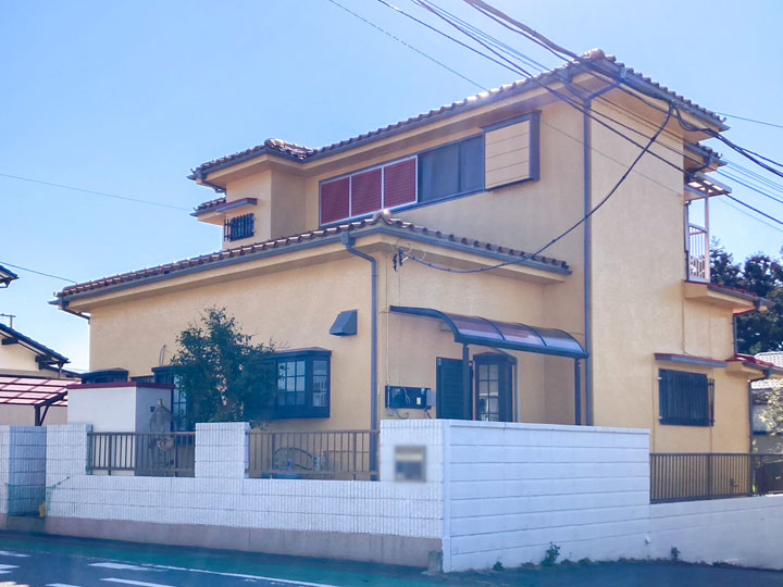 外壁は、臭気の少ない水性塗料で超低汚染のためカビや藻の付着をおさえ、長期にわたり大切な家を守ります。