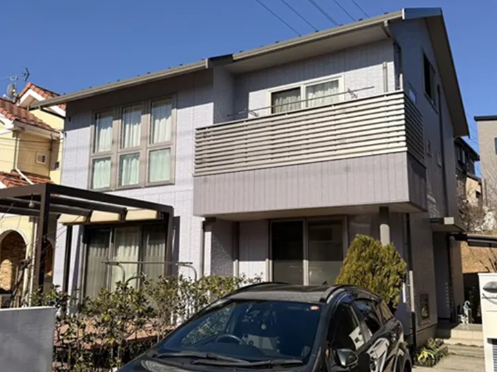 既存色をガラッと変えて新しい風景のお家にしました