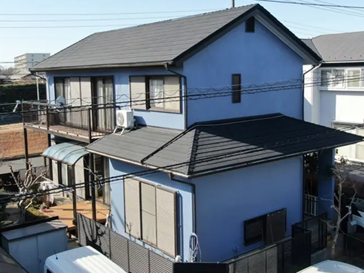 屋根の葺き替え工事を行いました。