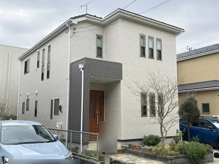 紫外線により塗膜の劣化が確認できました。