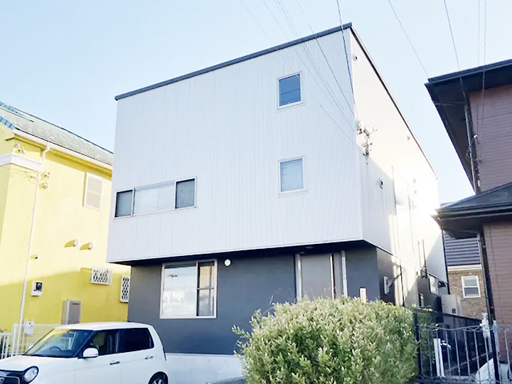 外壁の塗り替えと屋根の葺き替えで、今までとは違った雰囲気になりました！