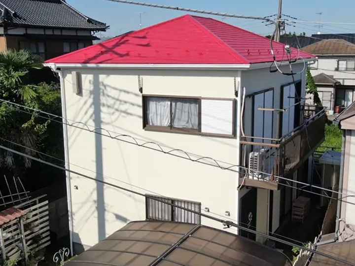 既存色をガラッと変えて新しい風景のお家にしました。