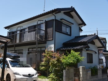 外壁の色をカラーチェンジし、涼し気でお洒落な仕上がりになりました。