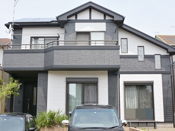 外壁は、豪華な彩りを演出してくれる塗料を使用しました。季節や朝夕による表情が一層豊かになります。